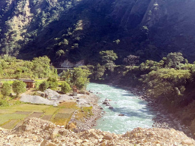 ठेक्का लिएको सात वर्षसम्म बनेन भेरी नदीमा पुल