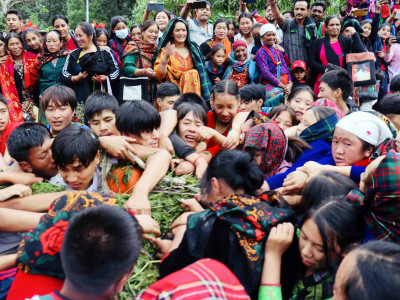 सकियो चार सय वर्ष पुरानो भदौरे सिस्नो खोस्ने पर्व