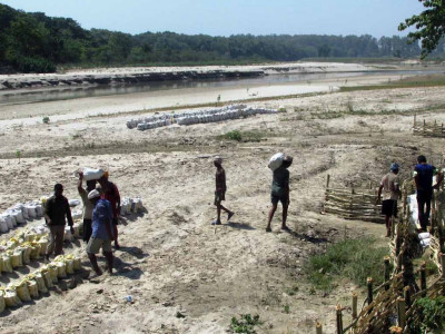 तटबन्ध निर्माणले बाँझो जमिन हराभरा