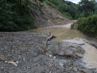 अझै खुलेन अवरुद्ध ग्रामीण सडक