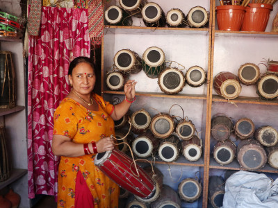 सङ्कटमा मादल व्यवसाय