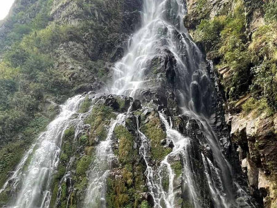 पर्यटकको रोजाइ बन्दै अक्टोपस र बुङ झरना