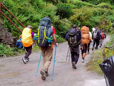 चलायमान बन्दै अन्नपूर्ण पदमार्ग