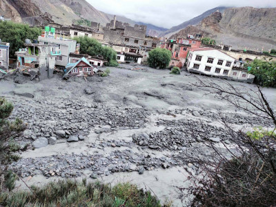 कागखोला बाढी: स्थानीय भन्दछन्, ‘ज्यान त बच्यो, हेर्दा हेर्दै घरबारविहीन भयौँ’