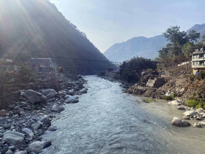 साँघुरिँदै कालीगण्डकी नदी: हराउँदै मौलिक स्वरुप