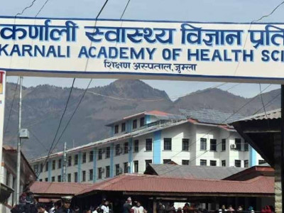 कर्णाली स्वास्थ्य प्रतिष्ठानमा आन्दोलन, उपकुलपति डा.रावलप्रति आक्रोश