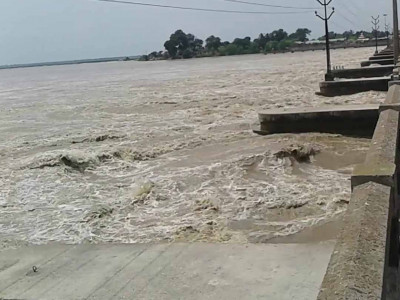 कोशीमा दशककै उच्च बहाव, ब्यारेजका सबै ढोका खोलियो