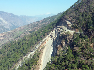 मध्यपहाडी लोकमार्ग : १२ वर्षदेखि मन्ता भिर काट्दै