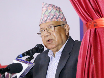  एमाले अध्यक्ष ओलीमाथि यसरी खनिए माधव नेपाल
