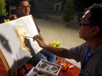 बादलुको घुम्टोले घप्लक्क छोपिदिँदा ...
