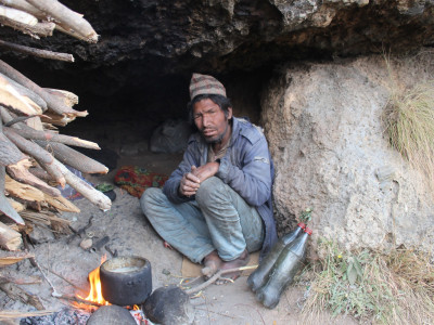 एकवर्षदेखि ओढारमा बस्छन् राहुल