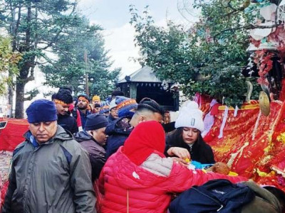 प्रसिद्ध तीर्थस्थल पाथिभरामा श्रद्धालुहरूको भीड