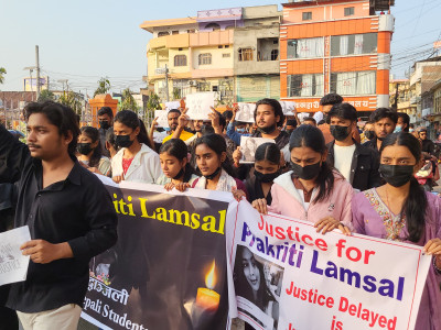 जनकपुरधाममा केआईआईटीका विद्यार्थीहरुले लगाए वी वान्ट जस्टिसको नारा