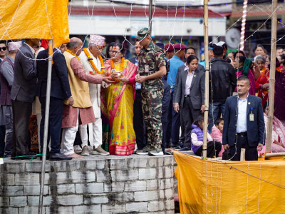 राष्ट्रपति पौडेलद्वारा गौरीघाटमा छठी माताको पूजा (तस्बिरहरु)