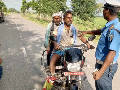 रौतहट ट्राफिक प्रहरीले उठायो १३ लाखभन्दा बढी राजश्व