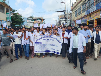 धनुषाका निजी अस्पतालका स्वास्थ्यकर्मीहरु आन्दोलित