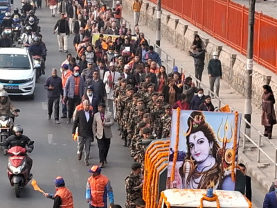 मन्त्री पाण्डेको नेतृत्वमा पशुपतिमा प्रभातफेरी, दर्शनलाई सहज बनाउन निर्देशन