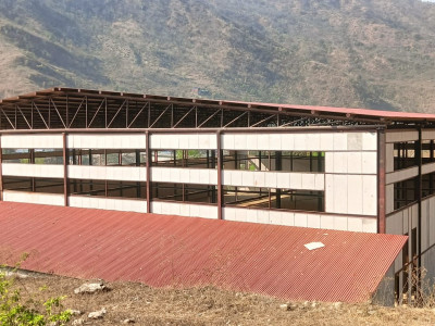 मन्थलीको बहुउद्देश्यीय कवर्डहल अझै अलपत्र