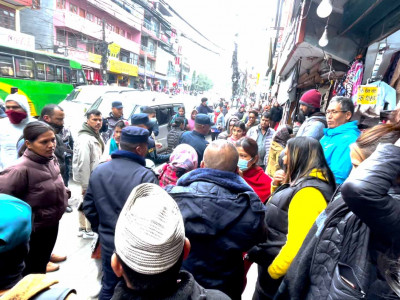 पोखरामा गगन थापाबाट सहकारी पीडितलाई भेट्न इन्कार, पार्टी कार्यालय अगाडी झडप