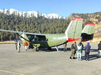 हेलिकोप्टरमा निर्वाचन सामाग्री र कर्मचारी, मतदाताका लागि सडक खुलाउने प्रयास