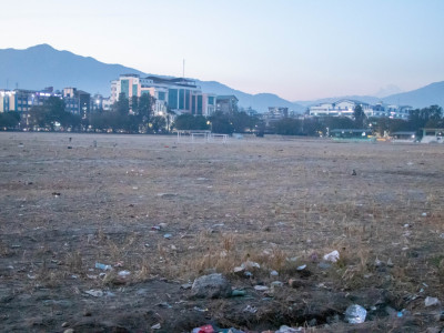 सैनिक मञ्चको दक्षिण चौरमा २ करोड ७० लाख रुपियाँ खर्च गरेर वरमुढा ग्रास रोपिँदै