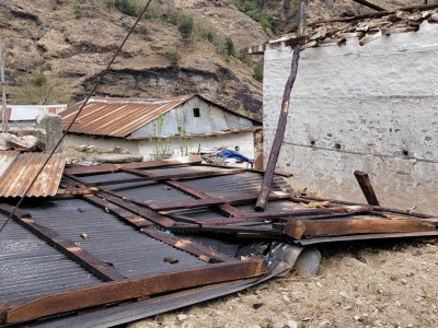 रामेछाप र दोलखामा हावा हुरीले पुर्यायो क्षति