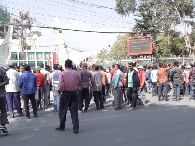कवाड व्यवसायीहरुले काठमाडौं महानगर घेर्ने