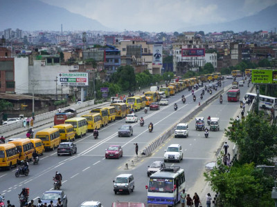 काठमाडौंमा निजी विद्यालयहरुको बस र्याली (तस्बिरहरु)