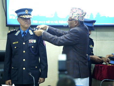 नवनियुक्त आईजीपी खापुङलाई दर्ज्यानी चिह्न प्रदान