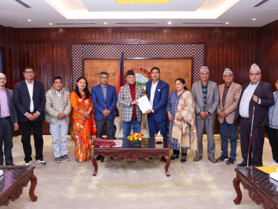 प्रधानमन्त्रीलाई गैसस महासङ्घको घोषणापत्र हस्तान्तरण