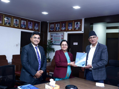नेपाल राष्ट्र बैंकद्वारा पूर्व बजेटकालीन समीक्षा प्रतिवेदन अर्थ मन्त्रालयमा पेश