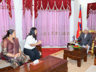 राष्ट्रपतिसँग विपिन जोशीका परिवारको भेटवार्ता