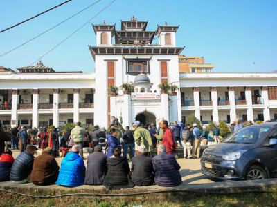 आधिकारिकता दावी गर्दै काङ्ग्रेस कार्यवाहक सभापतिसहित नेताहरू निर्वाचन आयोगमा (तस्वीरहरु)
