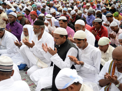 आज इद उल फित्र मनाउँदै इस्लाम धर्मावलम्बी