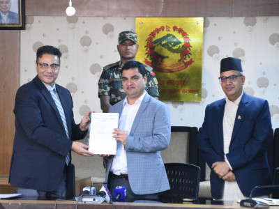 नागरिकले उचित मूल्यमा औषधि पाउने वातावरण तयार गरिन्छ : मन्त्री पौडेल