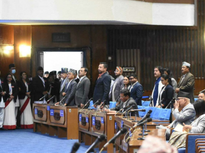 संसदमा रास्वपाको वेल घेराउ, राप्रपाले गर्यो बैठक बहिष्कार