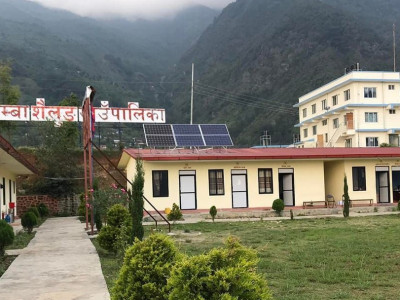 दोरम्बा शैलुङको टोकरपुरमा पहिरोले बस्ती जोखिममा, स्थानीय त्रसित