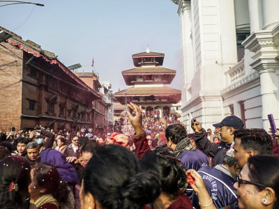बसन्तपुरमा ठड्याइयो चीर, रङको पर्व होली सुरू