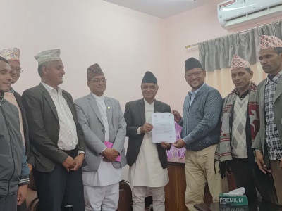 योजना माग्न नरहरिनाथको सर्वदलीय टोली सुर्खेतमा,   मुख्यमन्त्रीलाई १० बुँदे माग पत्र बुझायो