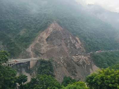 मुग्लिन–नारायणघाट सडकखण्डको पहिरो पन्छाउने काम सुरु