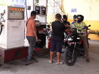 पेट्रोलमा ४१ र डिजेलमा ९४ रुपैयाँ बढ्दा पनि आयल निगमद्वारा मूल्य यथावत