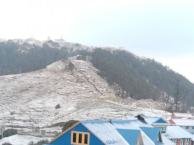 शैलुङ क्षेत्रमा हिजोबाट हिउँ पर्न सुरु