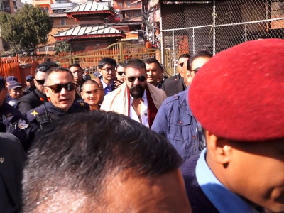 वलिउड अभिनेता सञ्जय दत्तद्वारा पशुपतिनाथ दर्शन