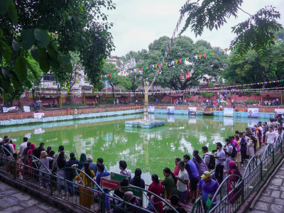 काठमाडौंको नागपोखरीमा यसरी मनाइयो नागपञ्चमी (तस्विहरु)