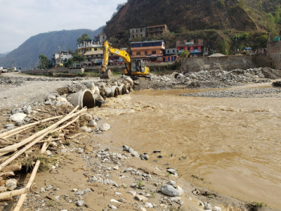 रोशी खोलाले बगाएको डाइभर्सन मर्मत, बिपी राजमार्गमा यातायात सञ्चालन
