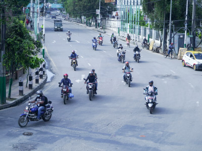 काठमाडौंका सडकमा बढ्यो चहलपहल (तस्विरहरु)