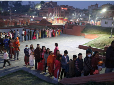 नयाँ वर्षमा पशुपतिनाथ मन्दिर क्षेत्र भक्तजनले खचाखच