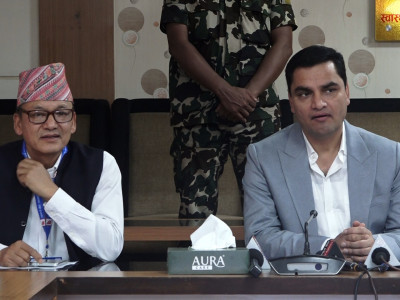 आइपुग्यो क्यान्सर उपचारको औषधिसहित स्वास्थ्य सामग्री