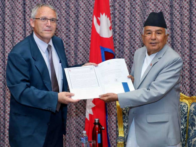 इजरायलद्वारा बिपीको दुर्लभ भाषण राष्ट्रपतिलाई उपहार