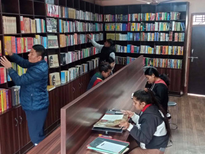 पढ्ने बानी बसाल्न गाउँमै सार्वजनिक पुस्तकालय